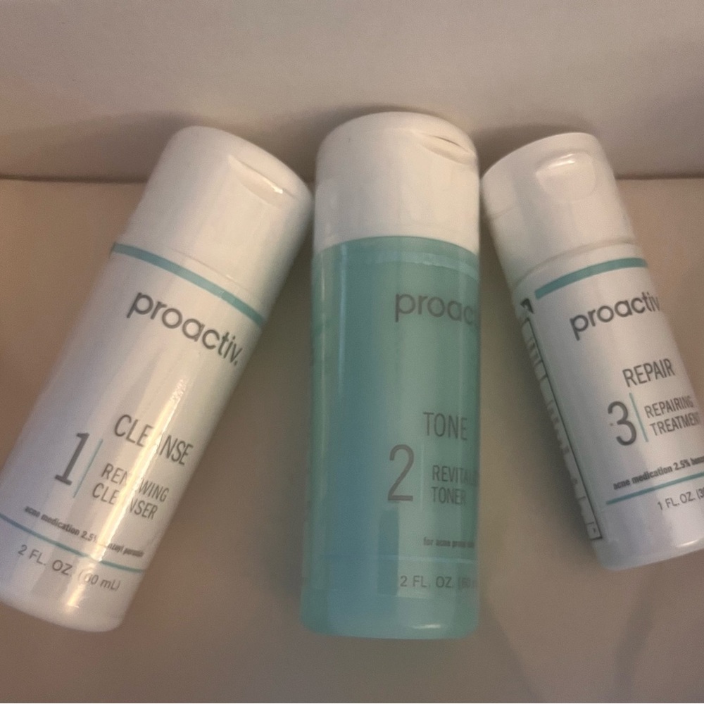 Proactiv White and Blue Skincare Trio - Picture 3 of 16